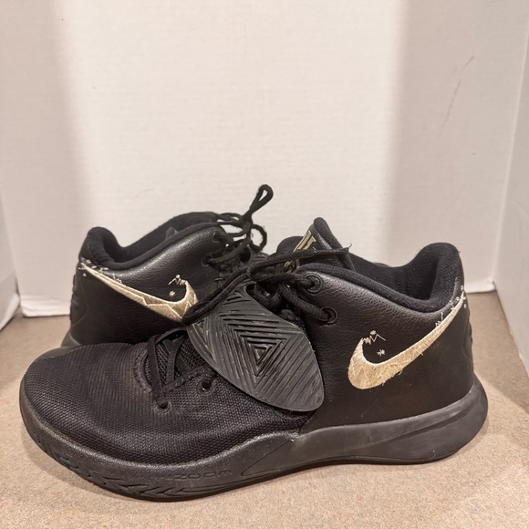Nike Kyrie Flytrap 3 “Black Metallic Gold “ Men’s Basketball Sneakers